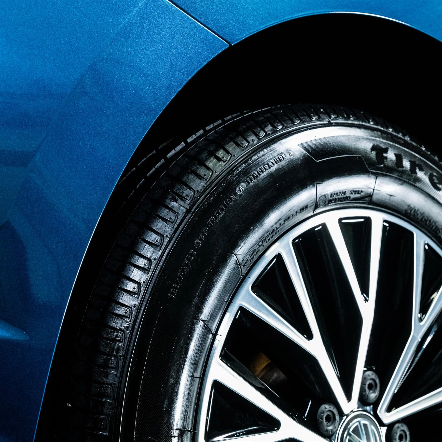 Essentials Wheel & Tire Car Care Kit - Image 4